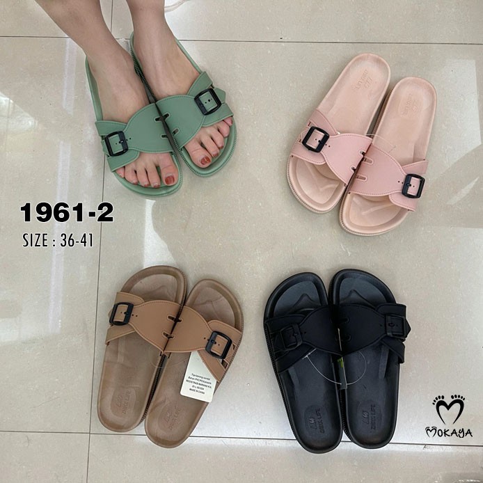 Sandal slop wanita gesper hitam sol tebal cantik keren empuk Import Mokaya / Size 36-41 (1961-2)