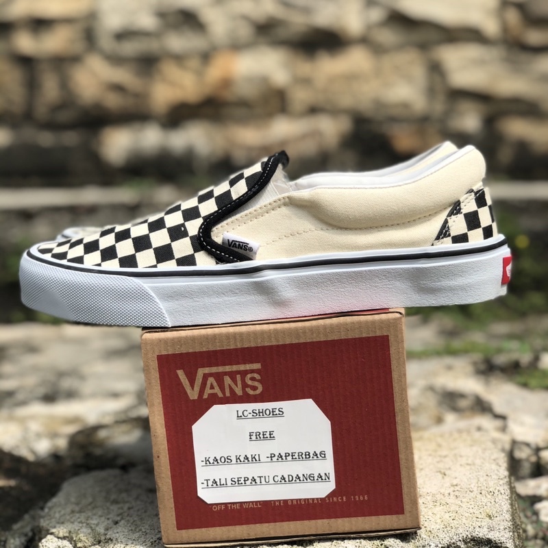 DISKON  Sepatu pria sepatu santai sepatu slip on motif catur klasik grade ori