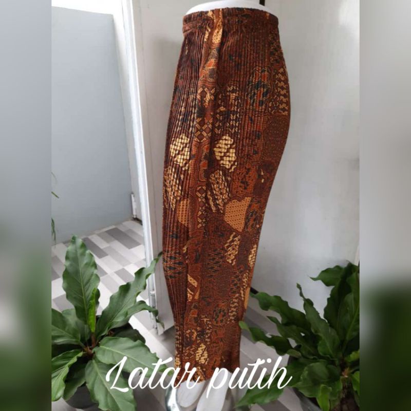 Rok jarik wiron plisket batik sekarjagad