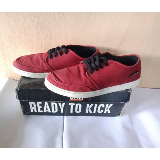 Sepatu Geoff Max Authentic