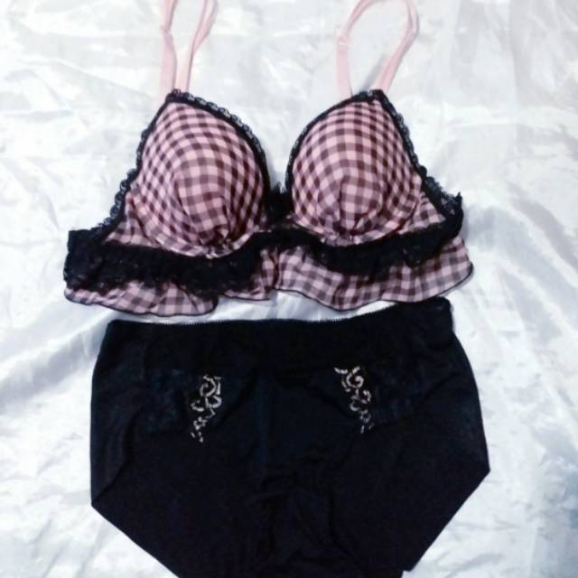 Bra / Celana dalam wanita / Set Bra Import