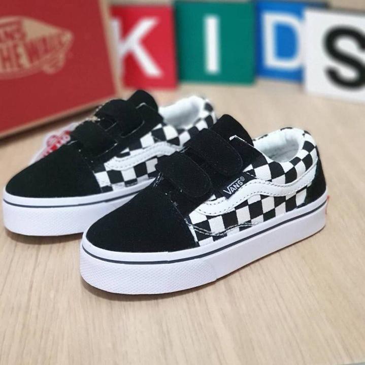 sepatu vans anak laki-laki perekat tanpa tali .