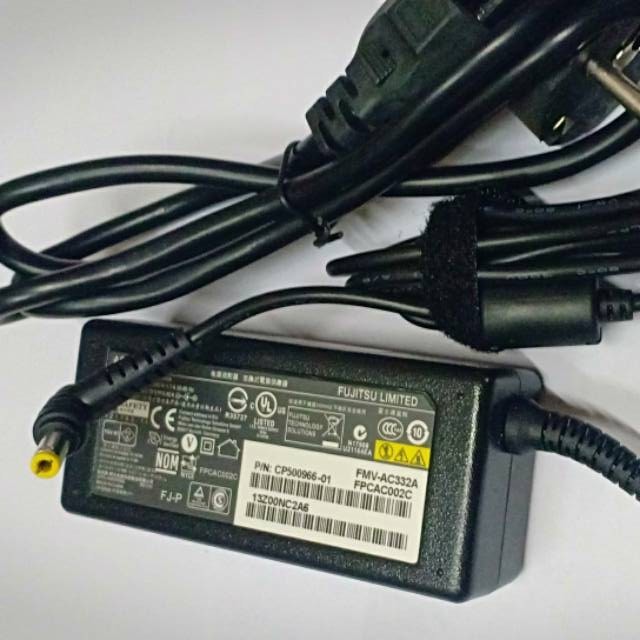 Adaptor Charger Laptop Fujitsu LifeBook U772 U772-ACSCL30045 U554 UH552 UH572 19V 3.42A 65W