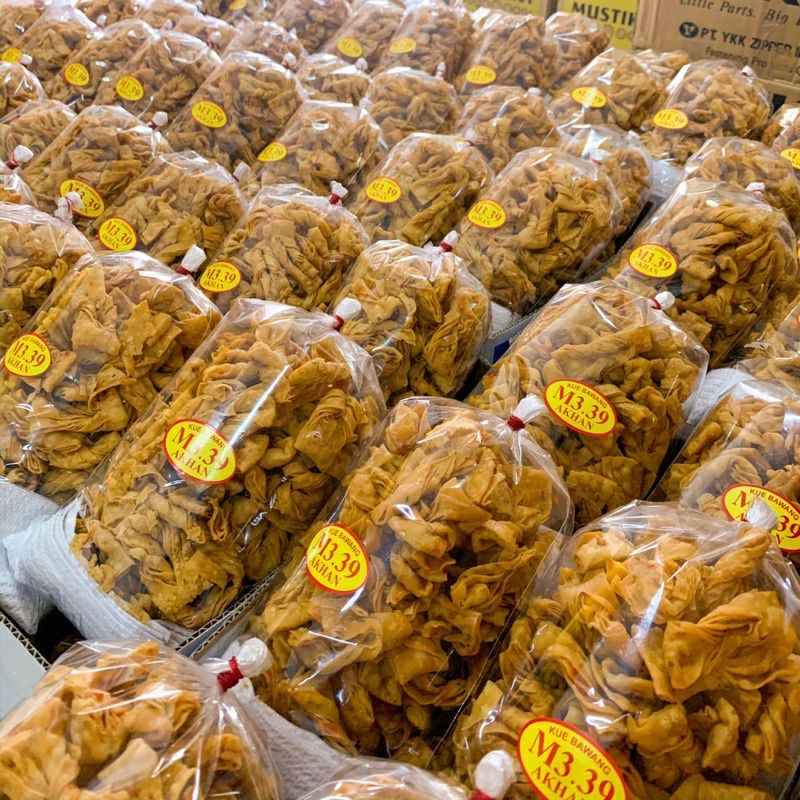 Kue Bawang M339 AKHAN 250GR 500GR Kue Bawang AKHAN Kue Bawang Metal Kerupuk Bawang Akhan Kerupuk Bawang M339 Akhan Kerupuk Bawang Metal Keripik Bawang Akhan Keripik Bawang M339 Akhan Oleh oleh khas Medan