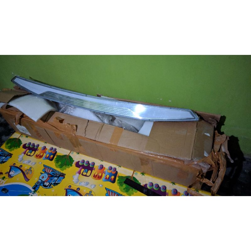 LAMPU KUMIS JETBUS 3 (M18)