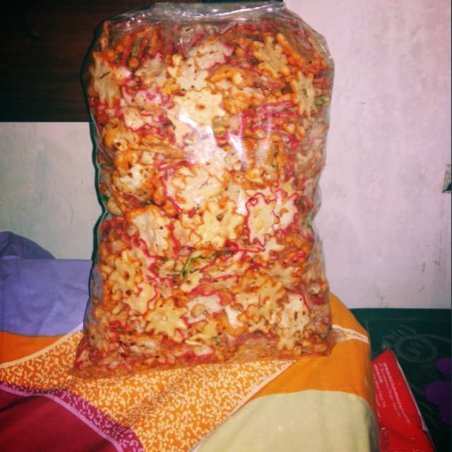 

Krupuk seblak pedas