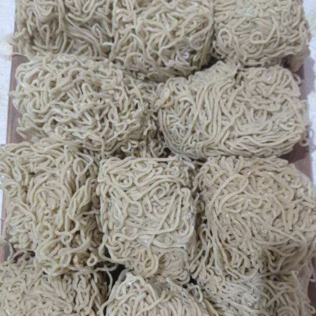 

Bakmi telor mentah