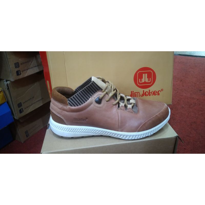 Sepatu booth pria