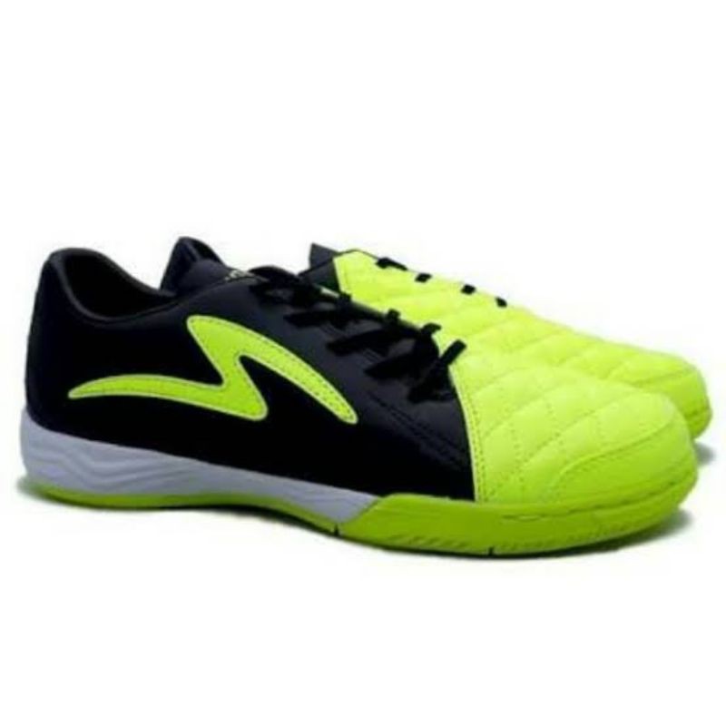 Specs sepatu futsal metasala fantastico in black/safety yellow