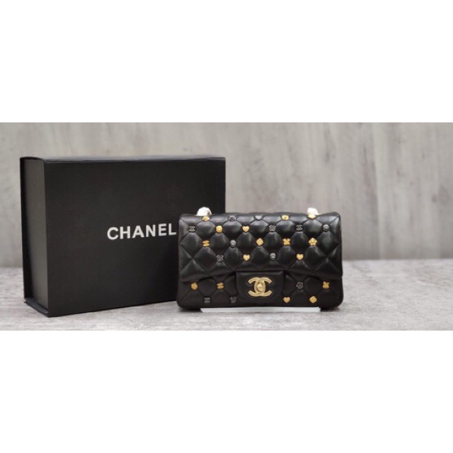 

Chanel clasic box 20cm