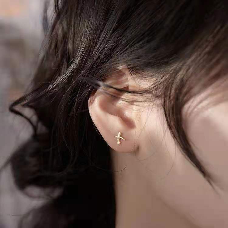 Anting Tusuk Motif Huruf X Bahan Alloy Hias Berlian Imitasi Warna Silver Untuk Wanita