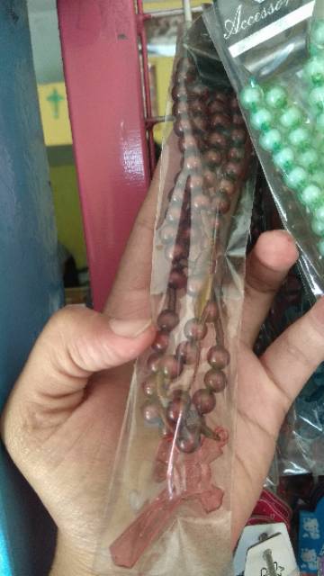 KALUNG ROSARIO BAHAN KAYU SALIB STAINLESS DAN KAYU - BENDA ROHANI KATOLIK - SOUVENIR MURAH