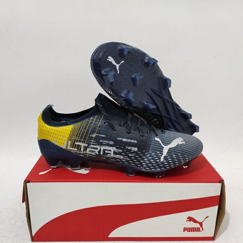 Sepatu Bola Puma Ultra Black Yellow.