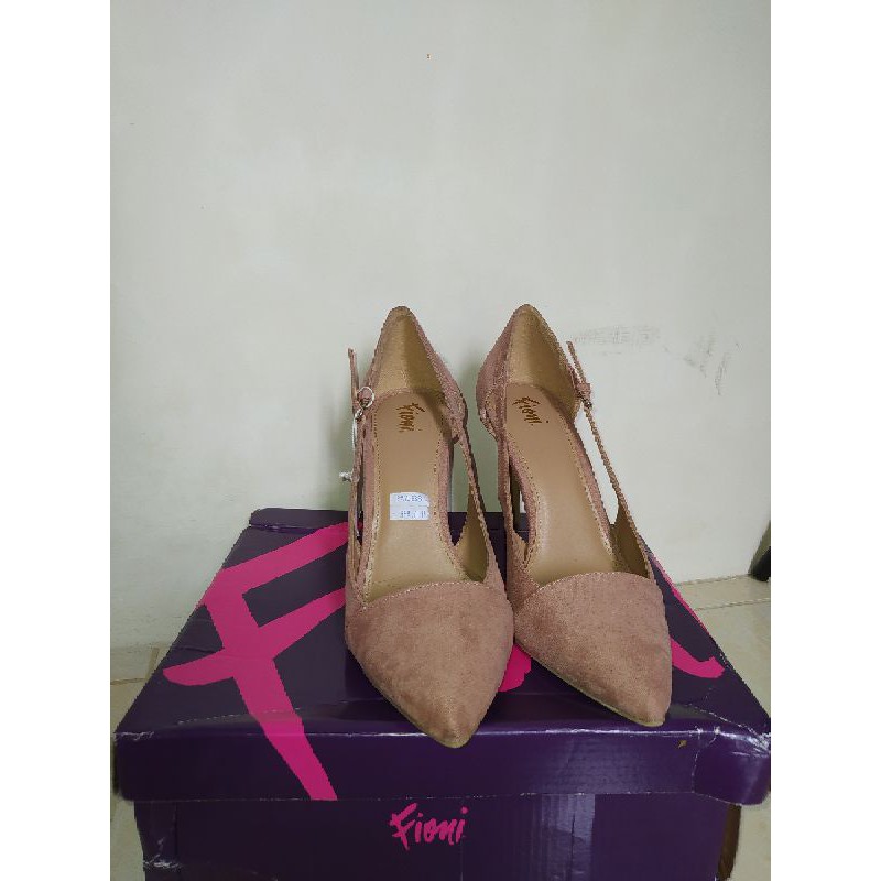 Sepatu Fioni