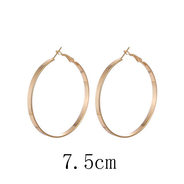 LRC Anting Tusuk Fashion Gold Color Round Shape Decorated Earrings