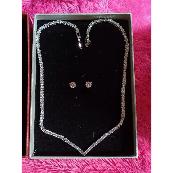 kalung aurel ,Fuji ,nagita,ayu tingting TITANIUM(TIDAK LUNTUR),Vier(lama kelamaan berubah warna)Khusus SEMI DIAMOND EROPA gratis anting sudah bawaan( ,anti karat,Gratis box