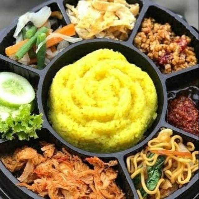 

Nasi kuning sekat 8 macam. .