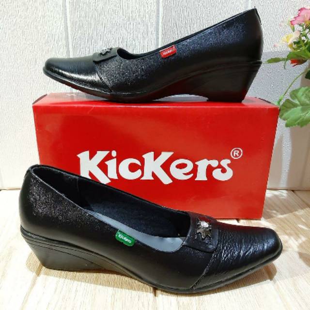 Pantofel Wanita Kickers