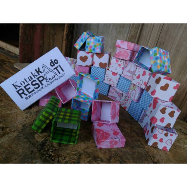 

Kotak Kado P4 x L4 x T4
