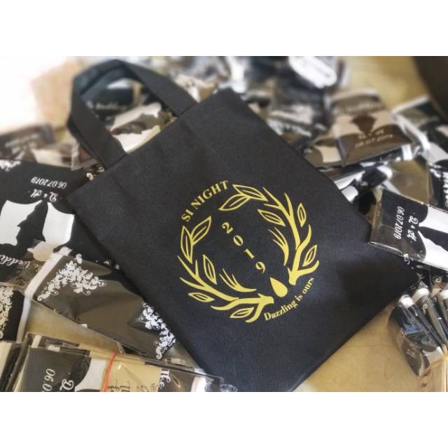 

Totebag Kanvas 22x30 Custom - Tas Souvenir Kanvas Sablon