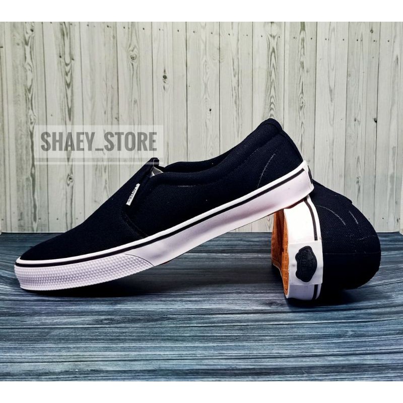 Sepatu pria vans slip on sneaker kasual/BELI 2 ONGKIR 1 KALI