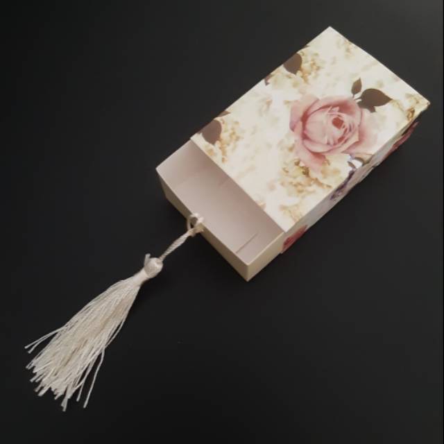 

Kotak kado/ aksesoris/ gift box/ souvenir box/ sliding box motif Bunga