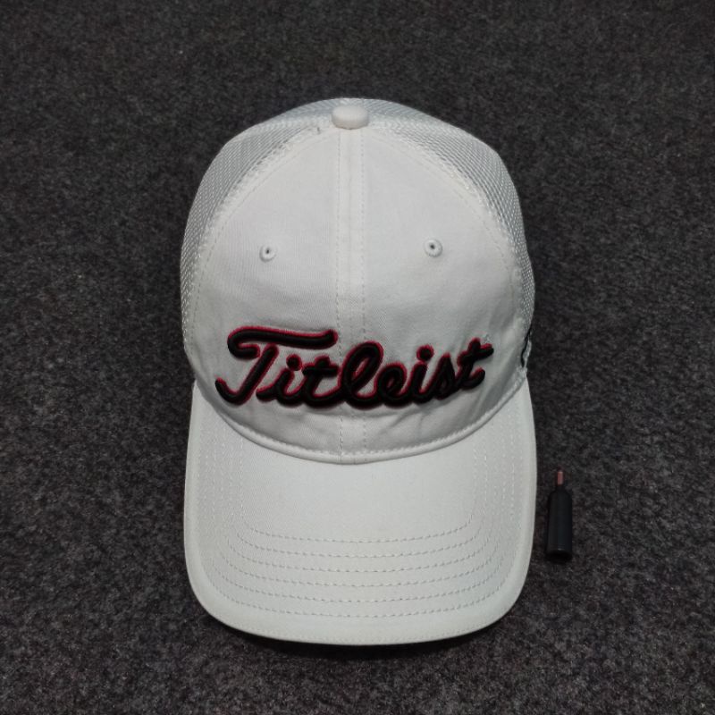 topi Titleist second