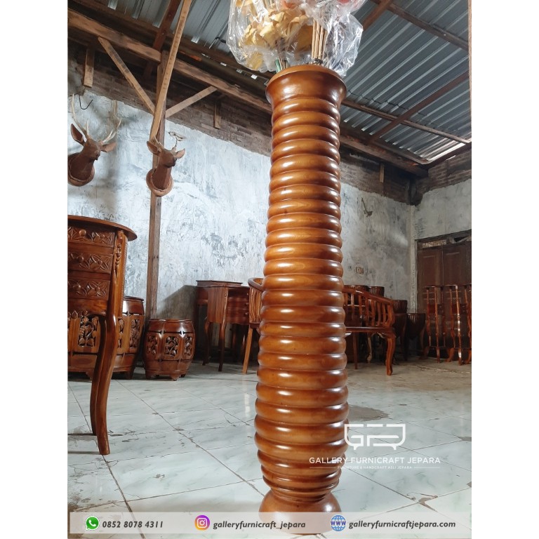 Vas Spiral 3 Bunga Kayu Jati 100cm