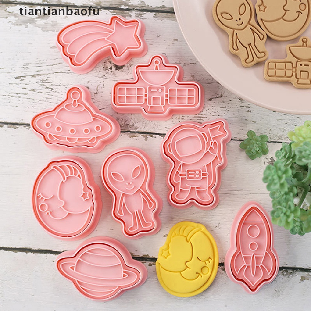 8pcs / set Cetakan Pemotong Biskuit / Cookies / Fondant Bentuk Kartun Astronot Luar Angkasa 3D DIY