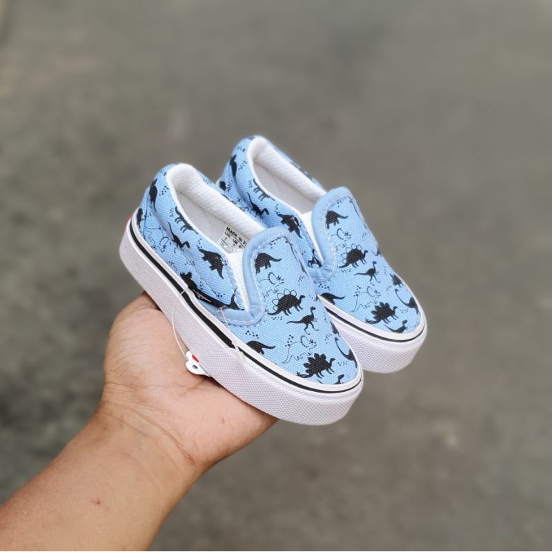 SEPATU ANAK SLIP ON MOTIF DINO