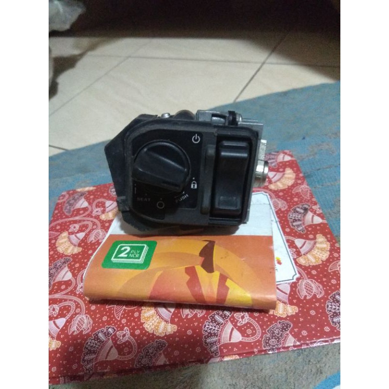 switch assy handle lock kunci kontak keyless vario 150 new original