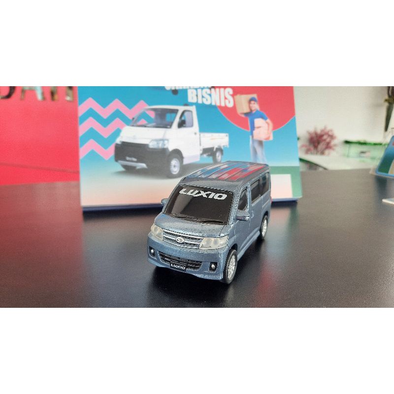 DIECAST MINIATUR DAIHATSU LUXIO WARNA BIRU MAGENTA