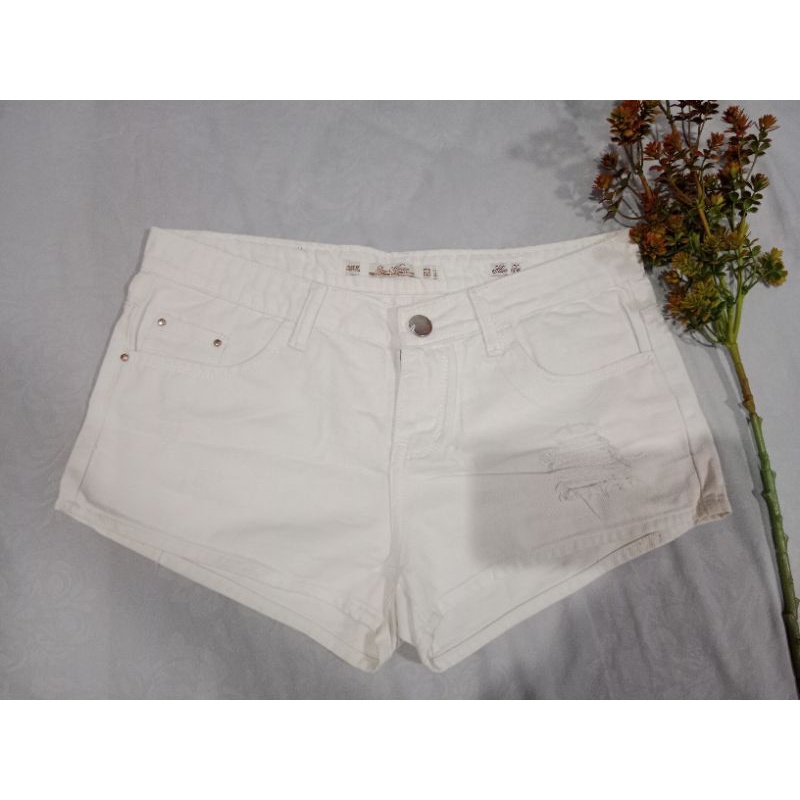 CELANA PENDEK WANITA PUTIH PRELOVED