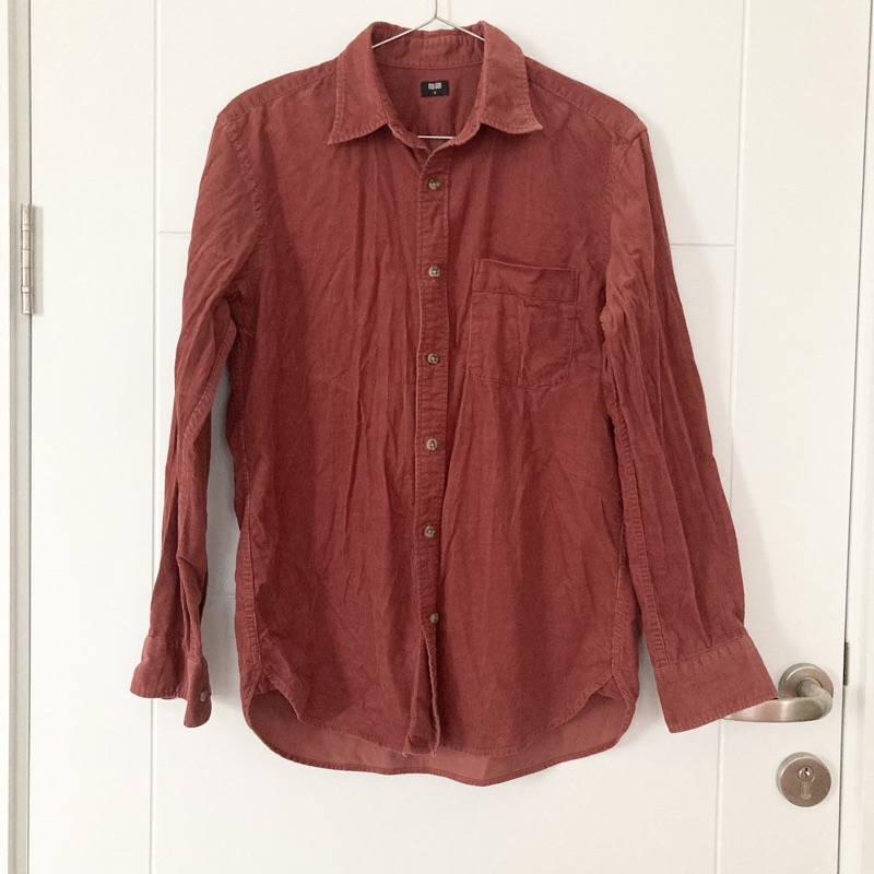 Preloved Uniqlo Kemeja Pria Merah Corduroy