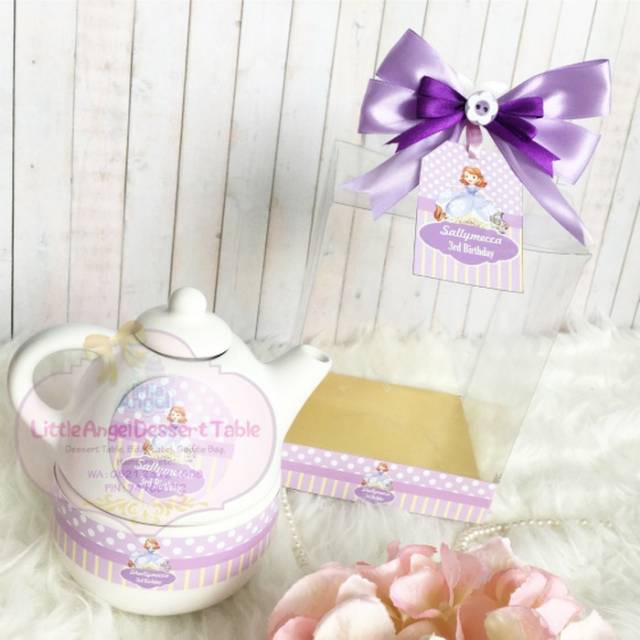 

HAMPER / SOUVENIR TEAPOT WITH MIKA BOX PACKAGING