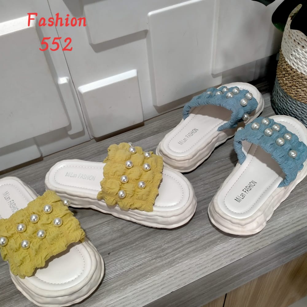 Sandal wanita D 552