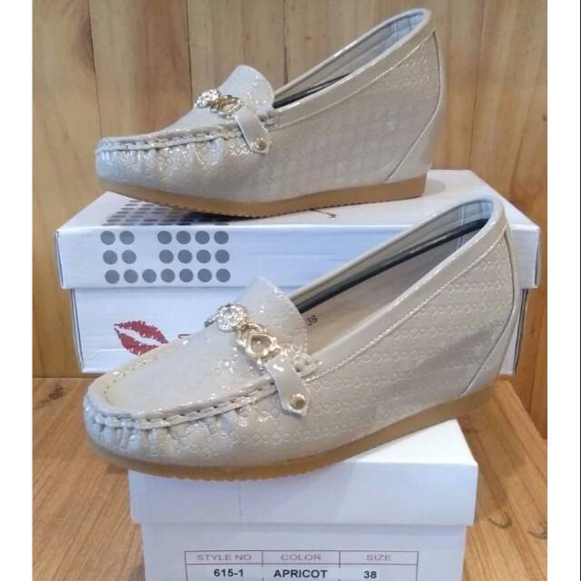 Sepatu sofiya