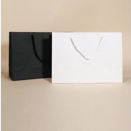 

PAPER BAG SUPER PREMIUM BLACK AND WHITE 28×10×20 | GOODIE BAG | PAPER BAG WEDDING | PAPER BAG ANNIVERSARY | PAPER BAG ULANG TAHUN | PAPER BAG PERNIKAHAN | PAPER BAG
