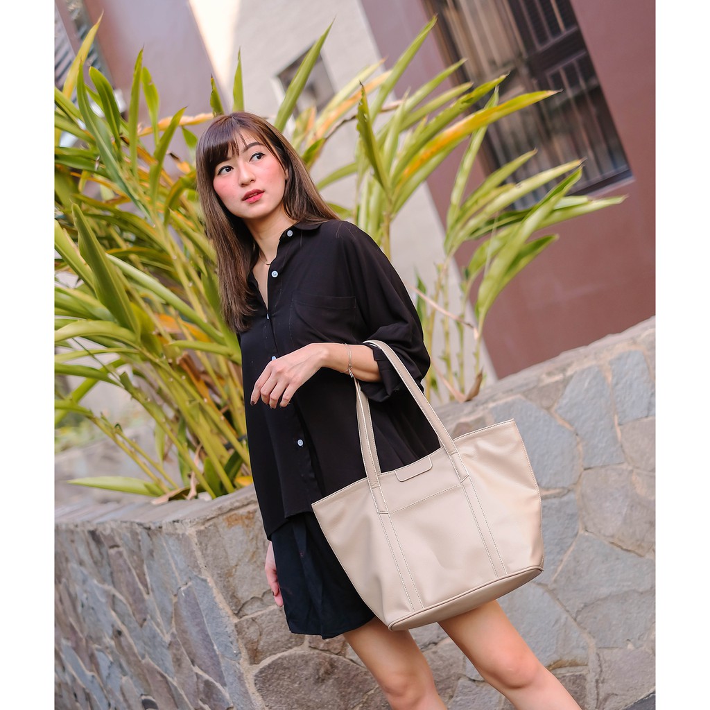 Lovie Basic Handbag by Nonataliashop