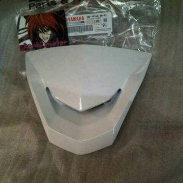 VISOR YAMAHA XEON KARBU PUTIH ORIGINAL YGP