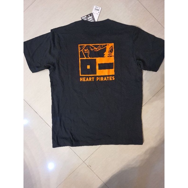 Jual Kaos Uniqlo X One Piece Trafalgar Law Ukuran M Free Sticker Indonesia Shopee Indonesia