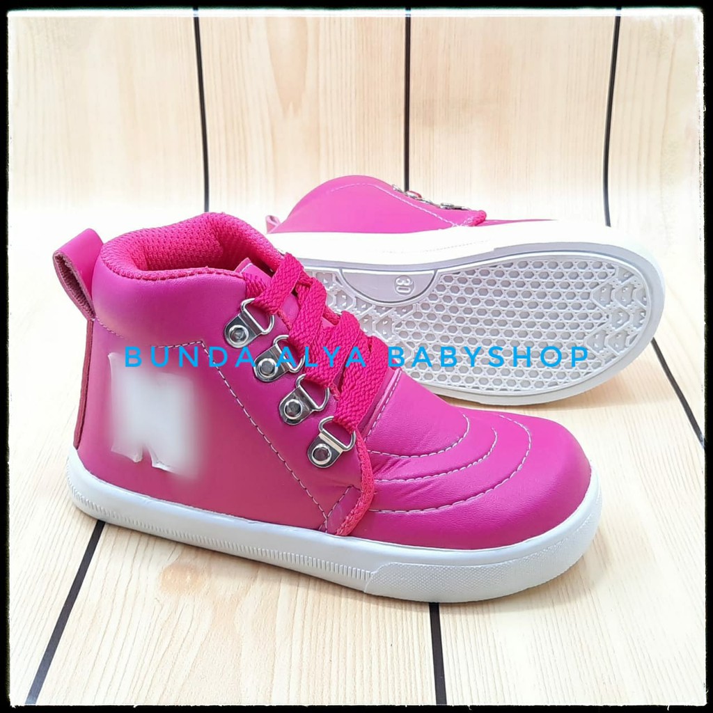 Sepatu Anak Boots Perempuan Usia 6 7 Tahun Size 35 FANTA - Sepatu Anak Cewek Boots Alas Karet