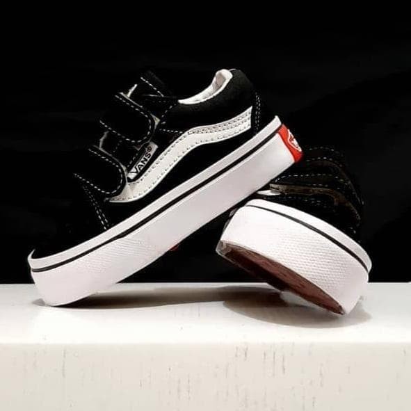 SEPATU VANS IMPOR KIDS VELCRO BLACK WHITE HITAM PUTIH KADO ANAK KECIL TK SD COWOK CEWEK SEKOLAH