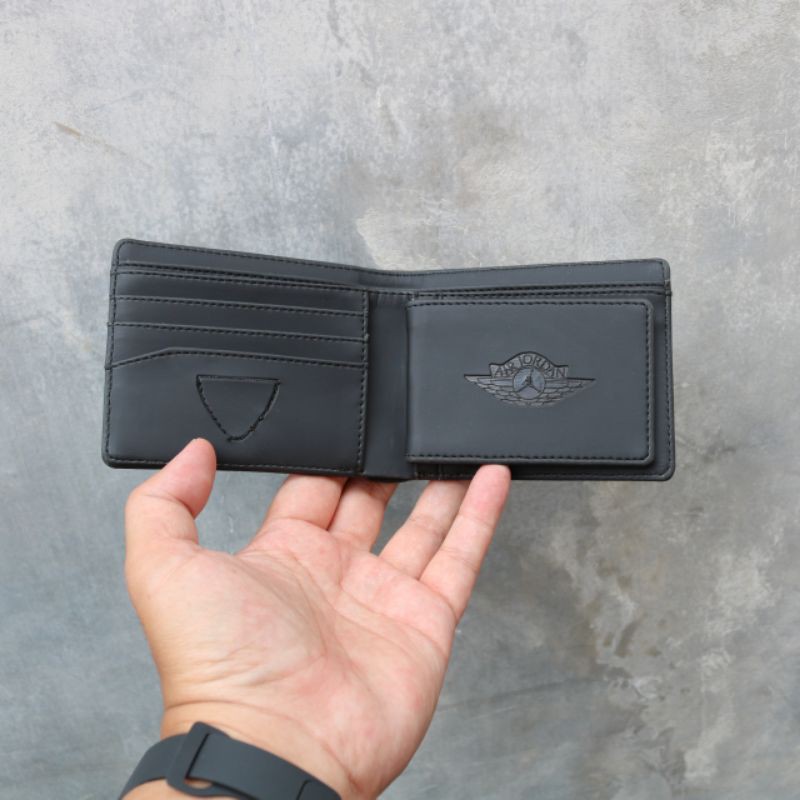 Dompet air jordan hitam