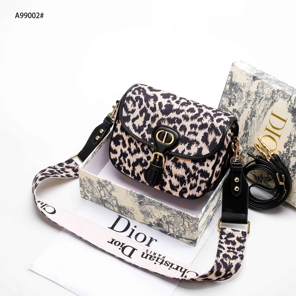 CD a99002 Bobby Mizza Shoulder Bag