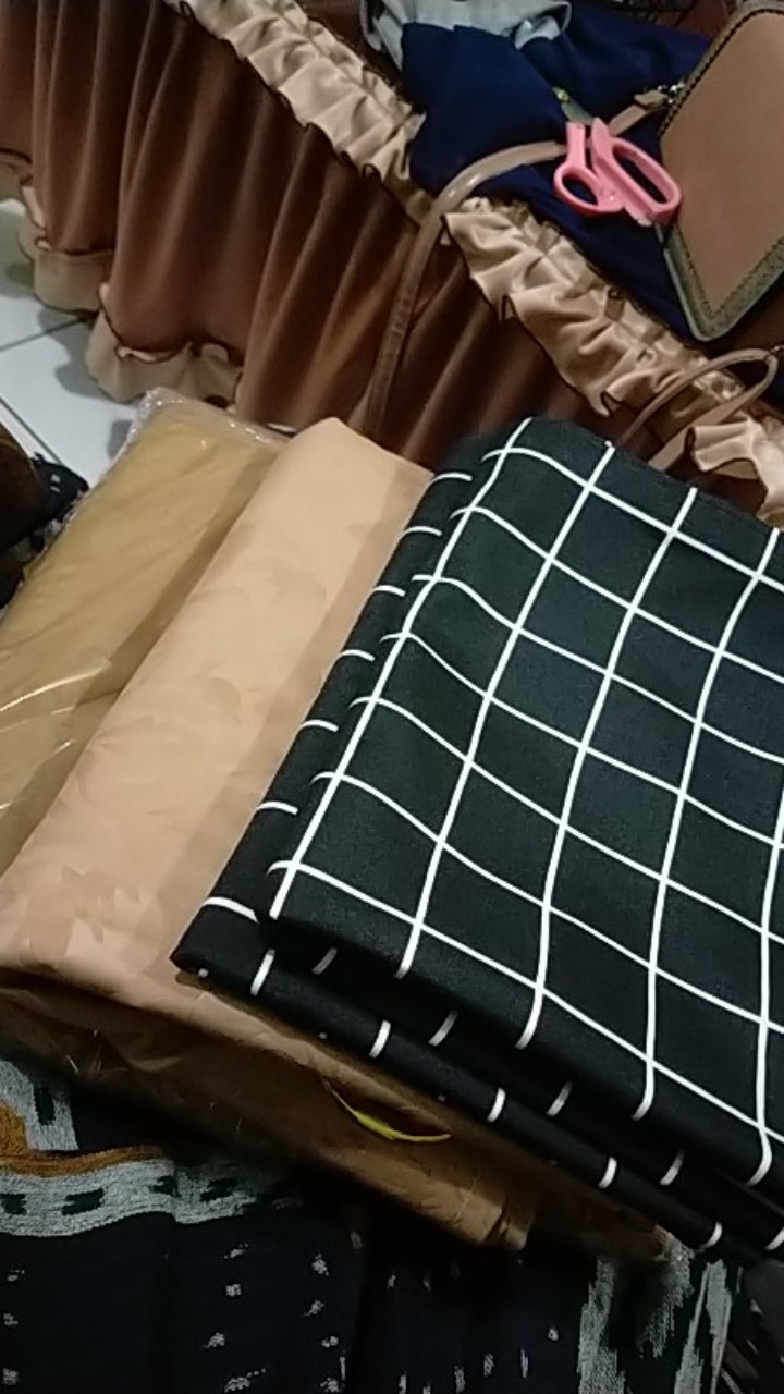 Gorden Pintu & Jendela Smok Ring Lubang 12 Polos Embos Hordeng / Tirai