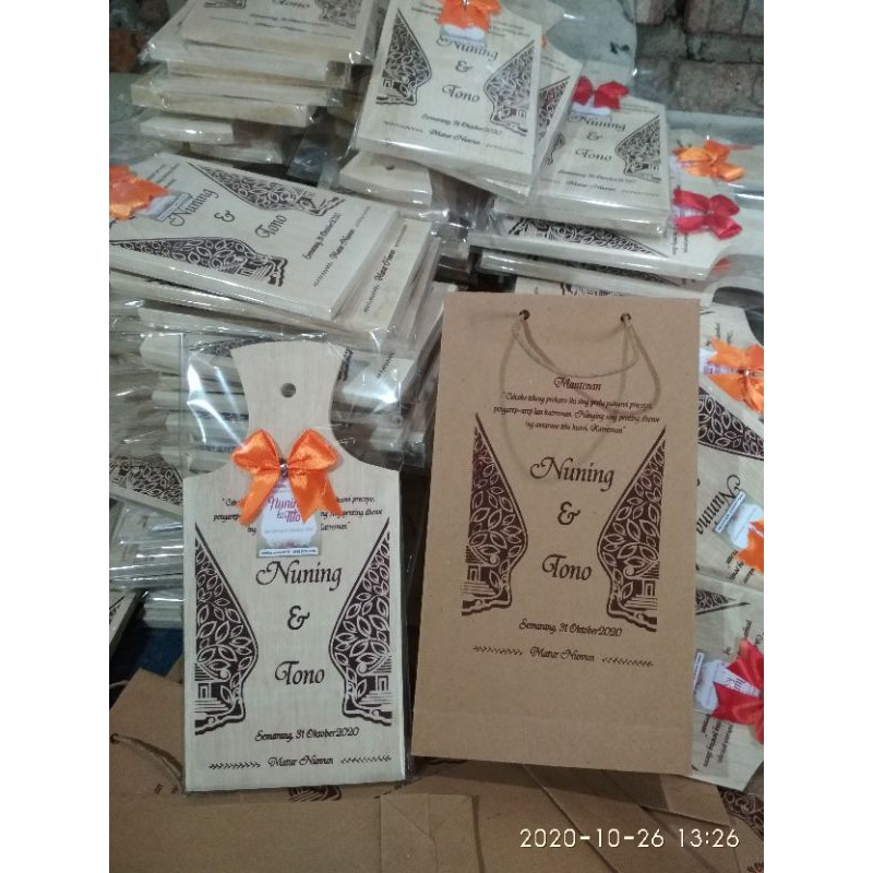 

Souvenir talenan kotak 12x24 kemas paperbag