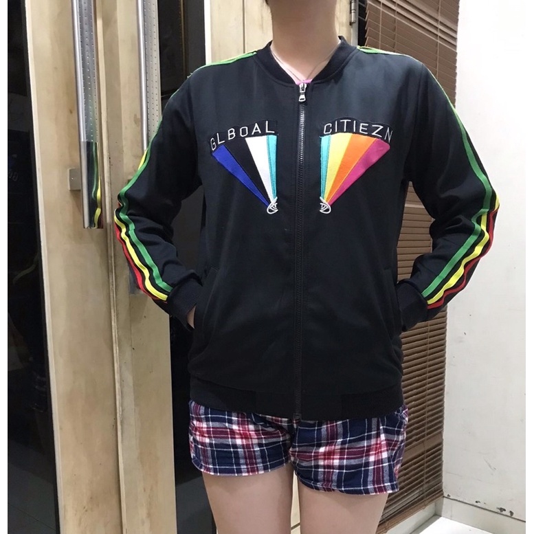 Jaket Hitam Merah Kuning Hijau
