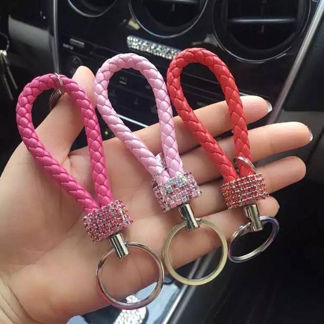 Gantungan kunci anyaman tikar kulit sintetis high quality keychain bagcharm