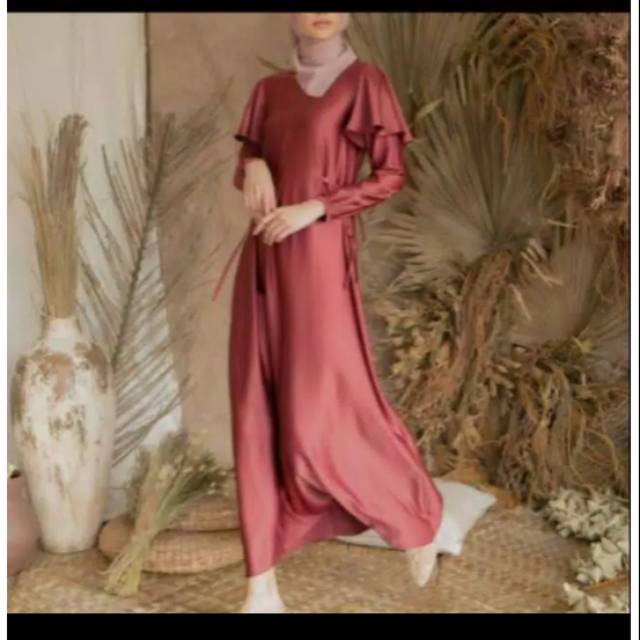 Rinjani plain dress wearing klamby